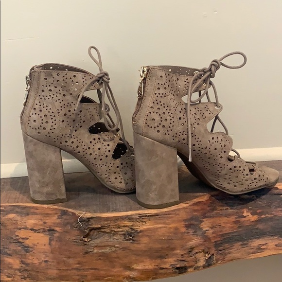 Guess Wedge Tie Up Sandal - Size 8.5 - Picture 4 of 7